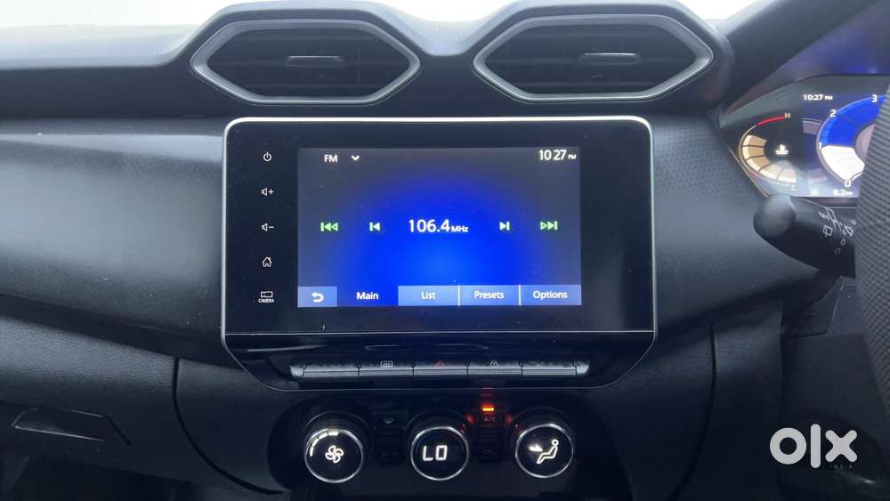Nissan Magnite 1.0 Xv Premium, 2023, Petrol
