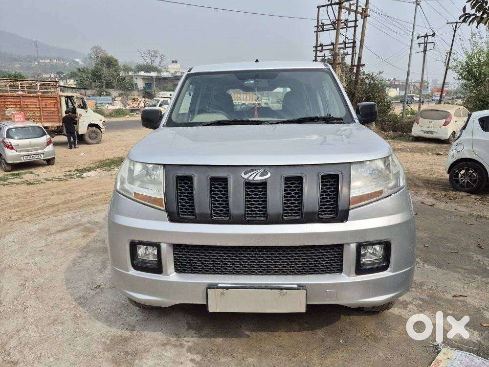 Mahindra Tuv 300 T10 Amt Dual Tone, 2017, Diesel