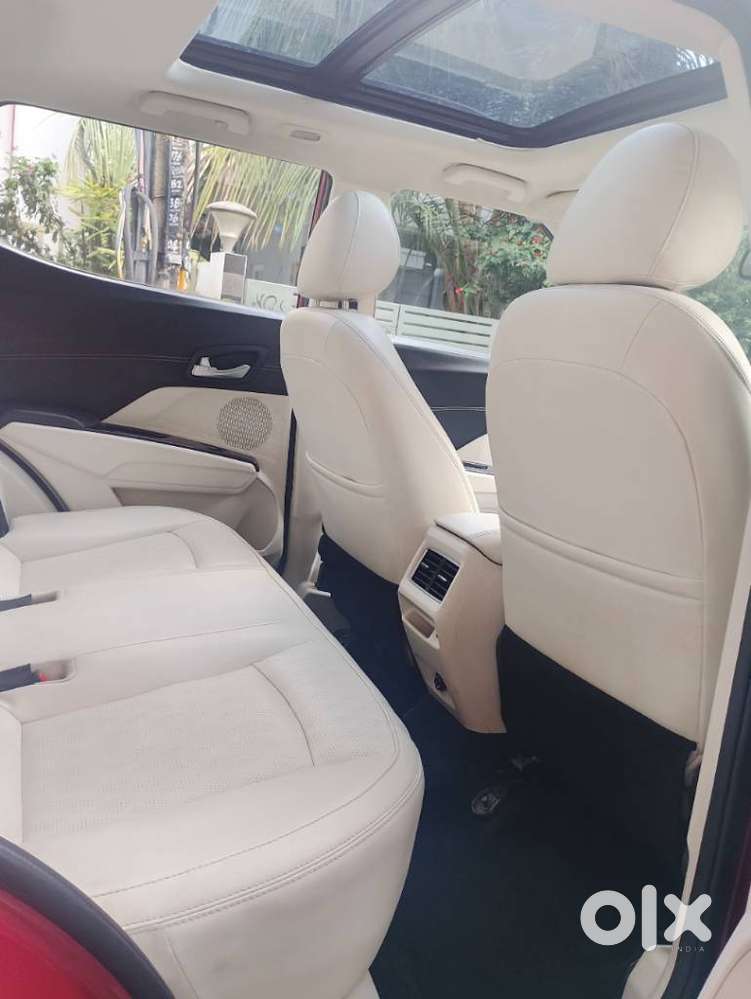 Mahindra Xuv 3xo Ax7l 1.2 Petrol At (pg), 2024, Petrol