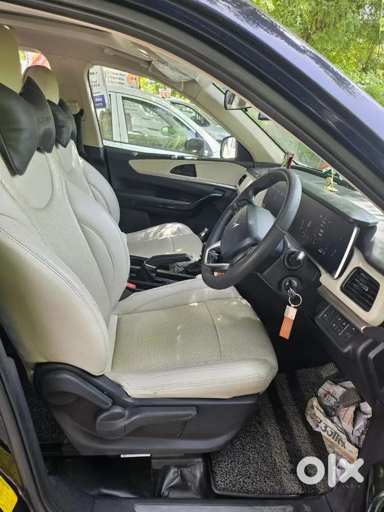 Mahindra Xuv700 2022 Petrol 100000 Km Driven