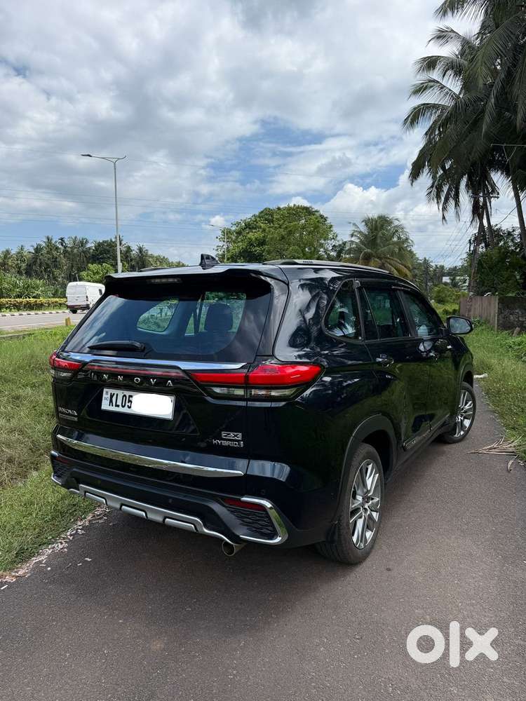 Toyota Innova Hycross 2.0 Zx (o) Hybrid 7 Str, 2024, Petrol