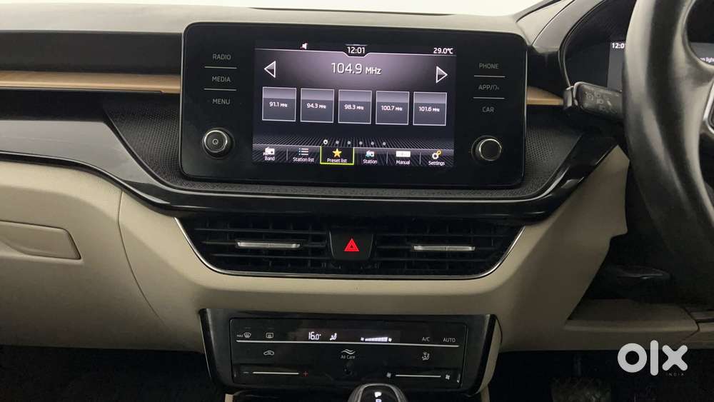 Skoda Slavia Style 1.0l Tsi At, 2022, Petrol