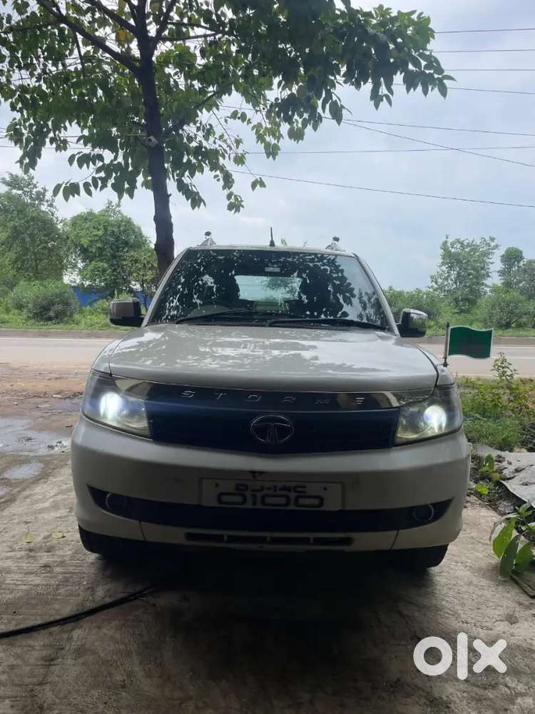 Tata Safari Storme 2014 Diesel 100000 Km Driven