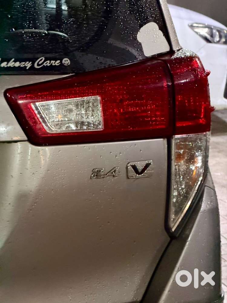 Toyota Innova Crysta 2016 Diesel Manual 8 Seater