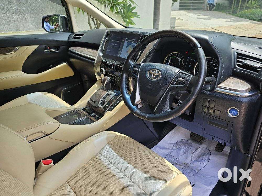 Toyota Vellfire 2.5 Executive Lounge, 2020, Petrol