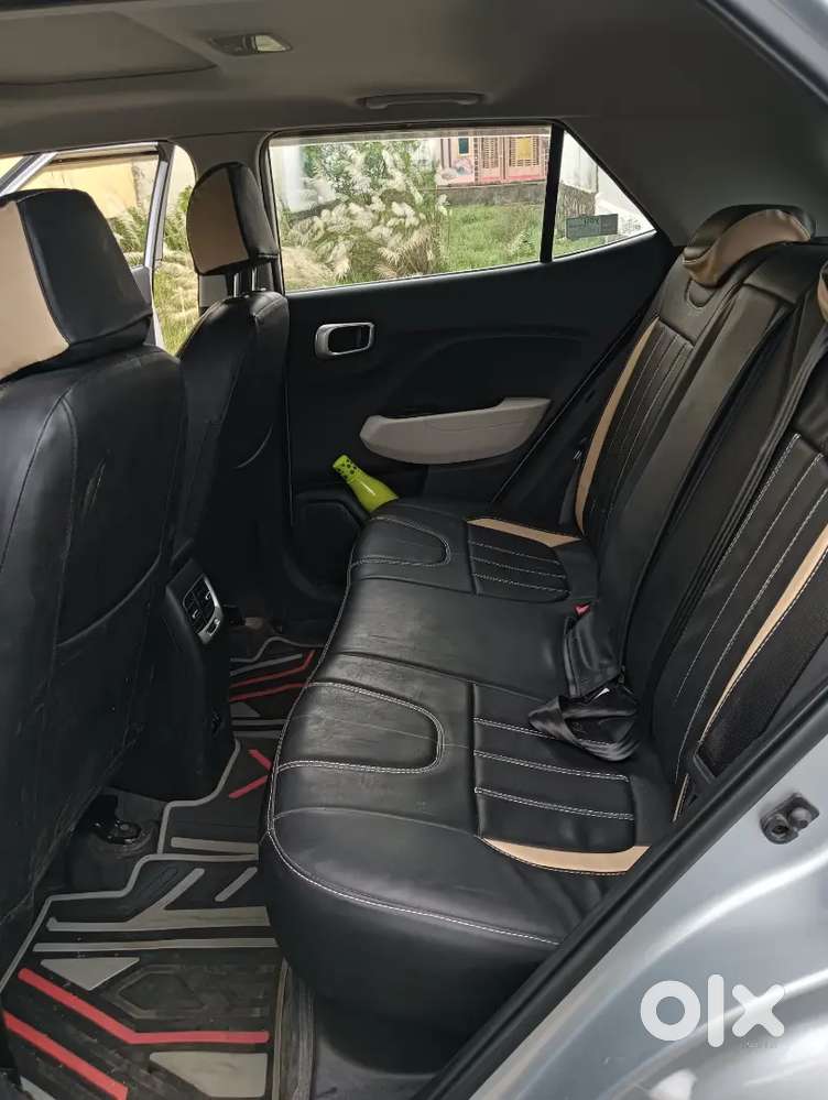 Hyundai Venue Petrol 2023 Sunroof Top Model