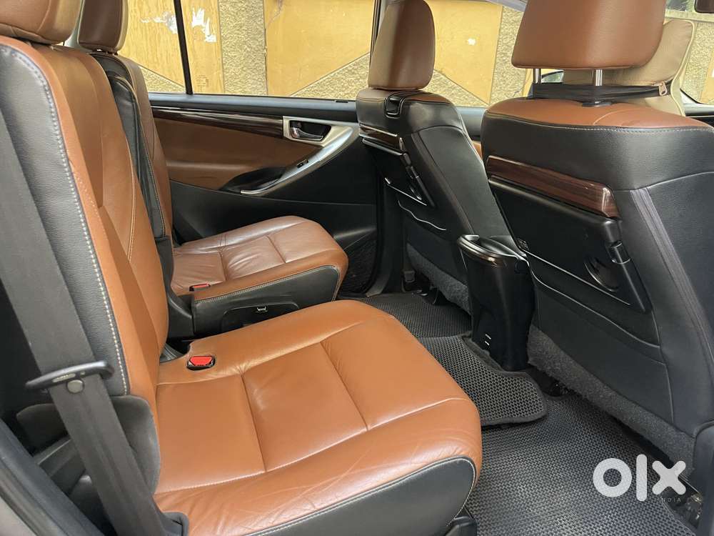 Toyota Innova Crysta 2.8 Zx At 7 Seater, 2016, Diesel