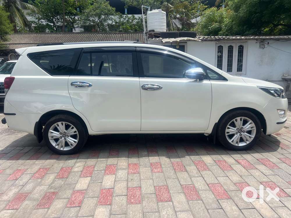Toyota Innova Crysta 2.8z Automatic, 2016, Diesel
