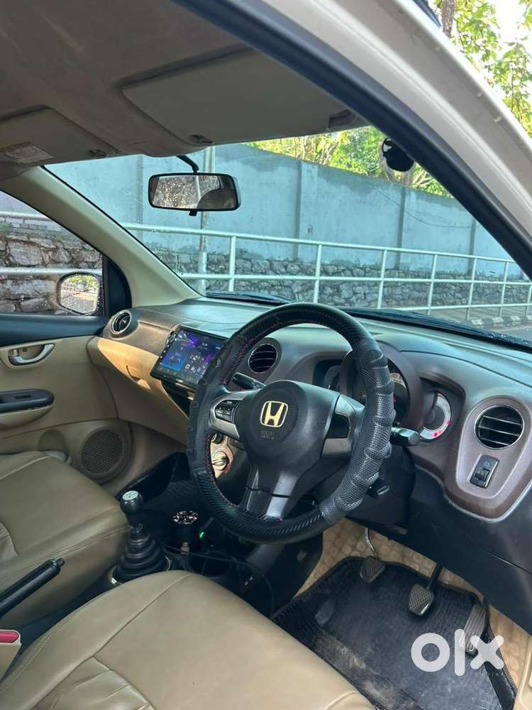 White Full Option V,a/c,power Steering,power Window And Alloy Wheels