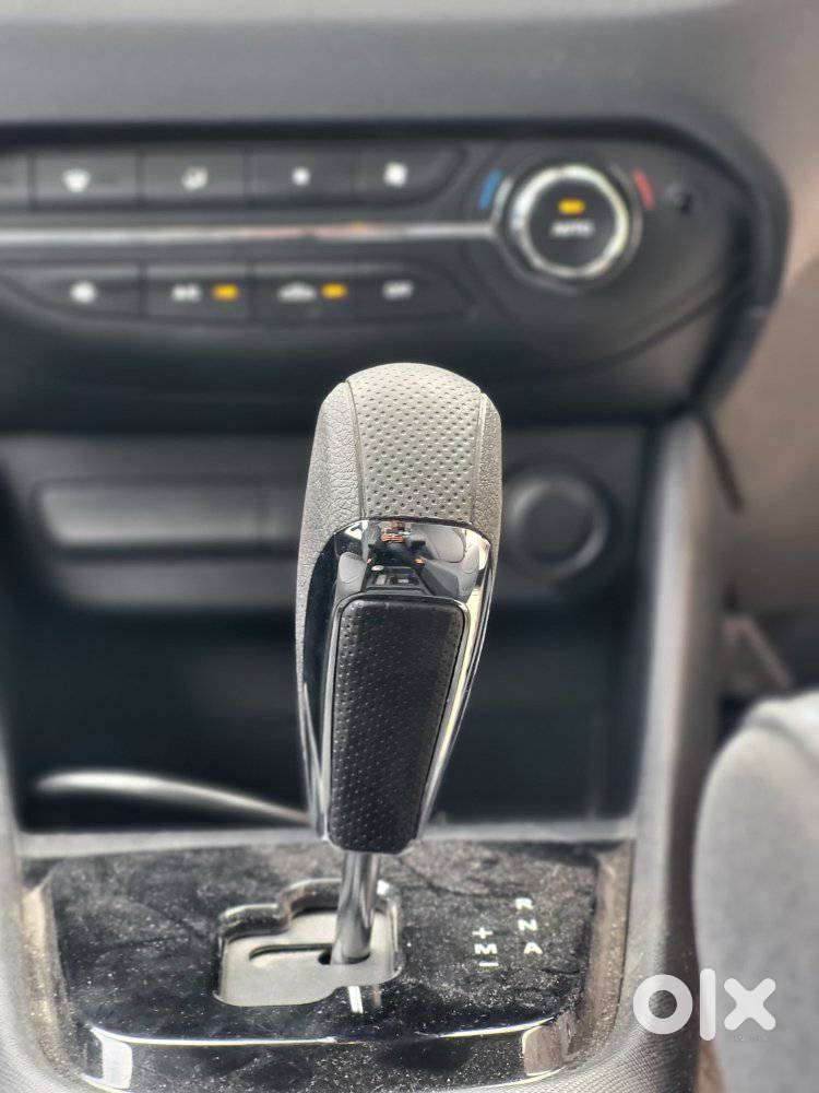 Tata Punch 1.2 Revotron Creative Dual Tone, 2024, Petrol