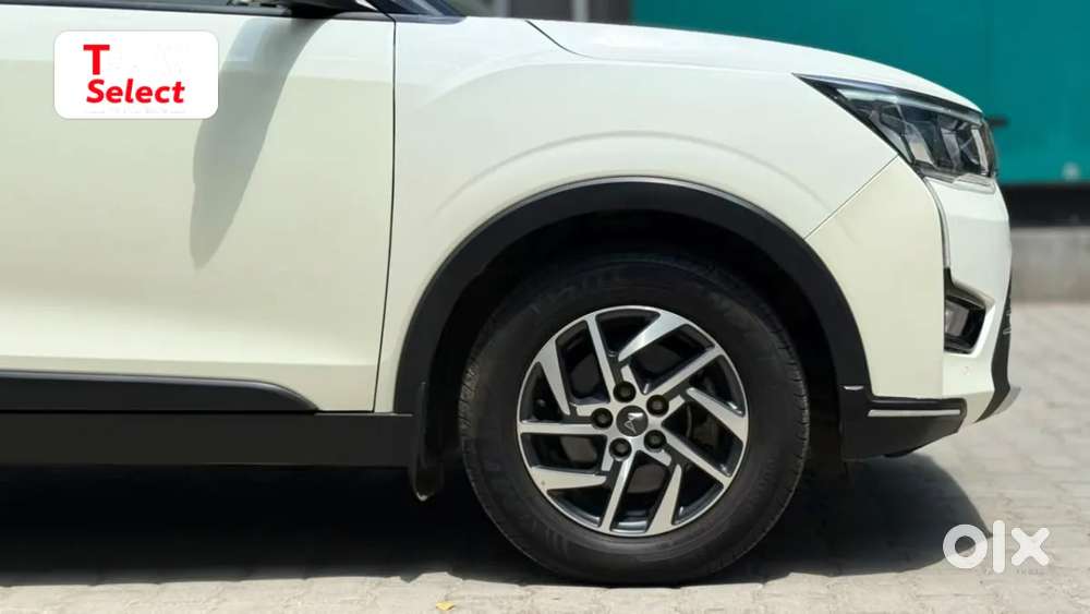 Mahindra Xuv300 1.2 W8 (o) Amt Petrol, 2022, Petrol