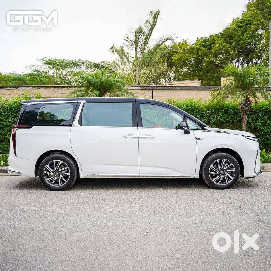 Mg M9 Ev, 2025, Petrol