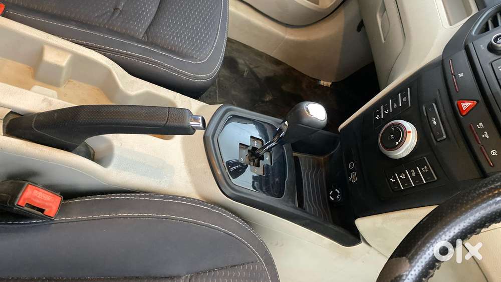 Mahindra Xuv300 1.2 W8 (o) Amt Petrol, 2022, Petrol