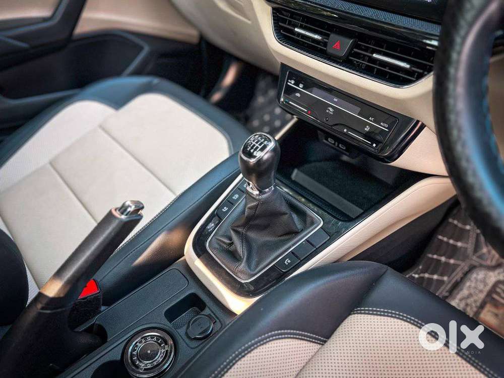 Skoda Slavia Style 1.0l Tsi Mt, 2023, Petrol