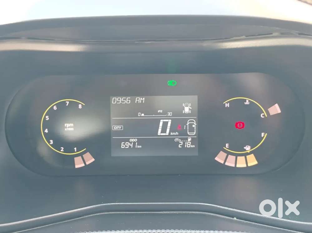 Tata Nexon, 2025, Petrol