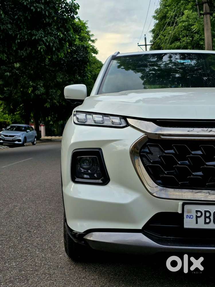 Maruti Suzuki Grand Vitara 1.5 Alpha Plus Intelligent Hybrid Ecvt, 2..