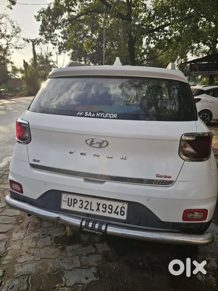Hyundai Venue 2021 Petrol 62000 Km Driven
