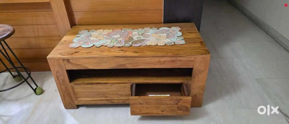 Pepperfry solid wood coffee table