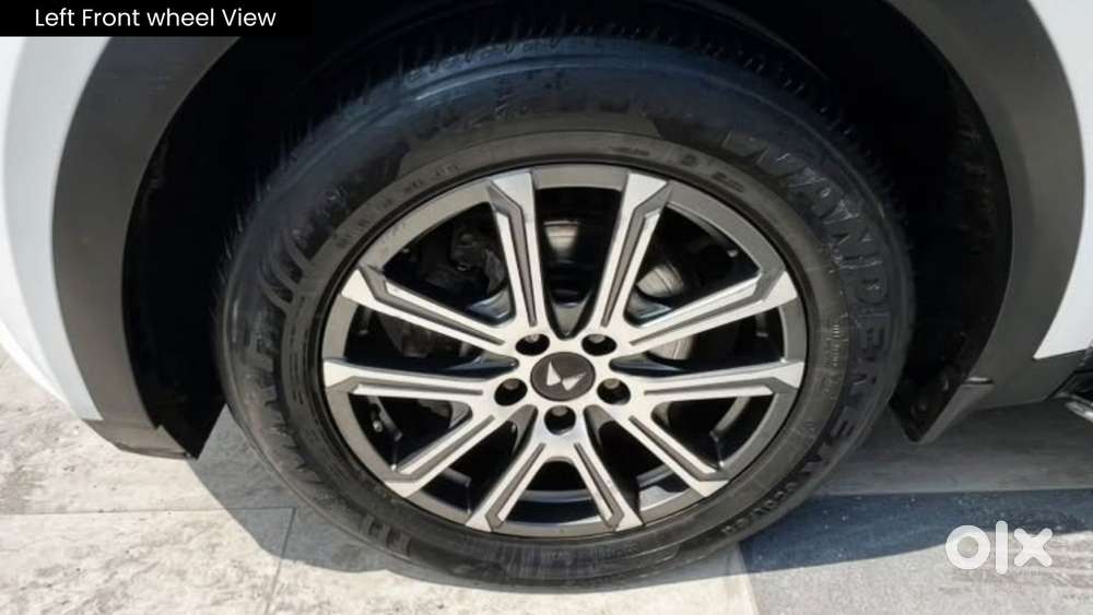 Mahindra Xuv700 Mx Petrol Mt 5 Str (e), 2023, Petrol