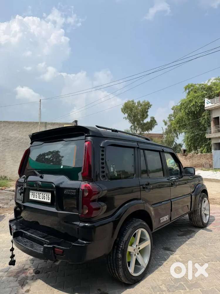 Mahindra Scorpio 2017 Variant S10