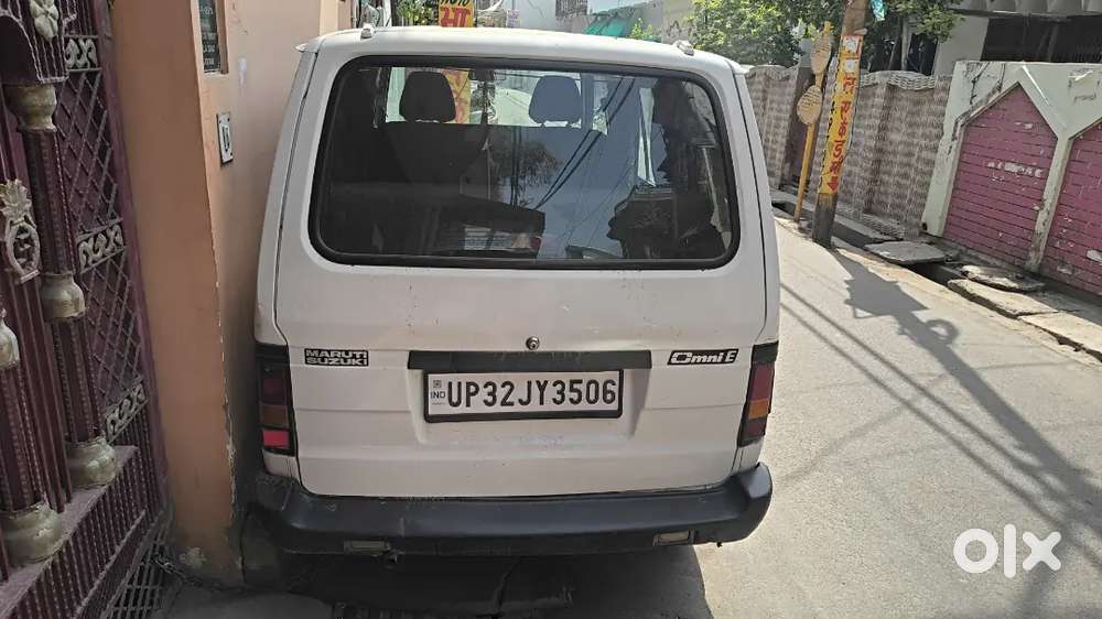 8 Seater Car