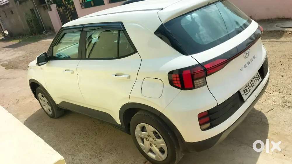 Hyundai Venue 2022 Petrol 51000 Km Driven