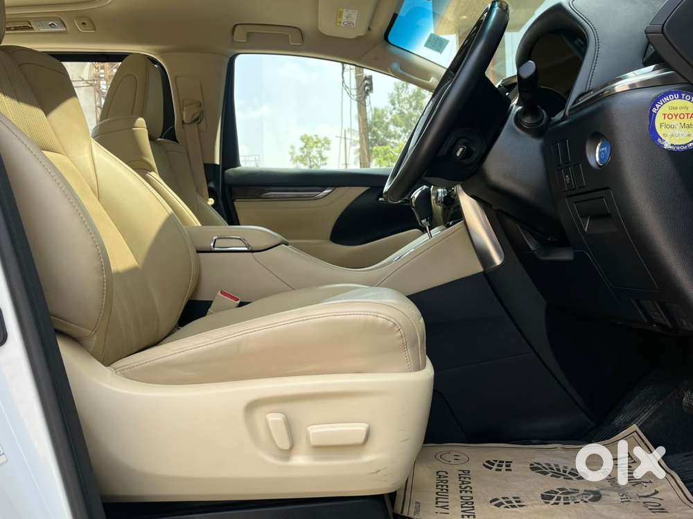 Toyota Vellfire 2.5 Executive Lounge, 2022, Petrol