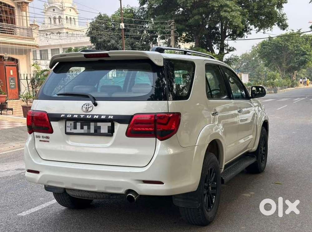 Toyota Fortuner Legender 2013 Diesel 120000 Km Driven