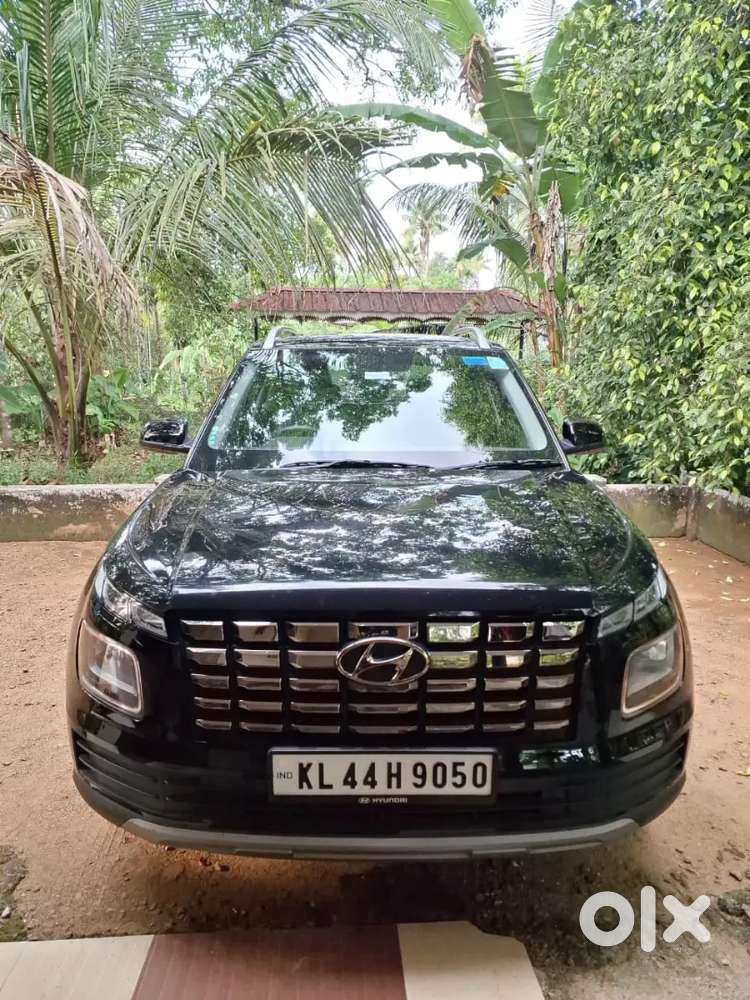 Hyundai Venue 2023 Petrol 15200 Km Driven