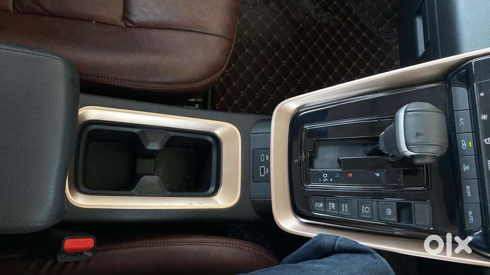 Maruti Suzuki Invicto Zeta Plus 8str, 2023, Petrol