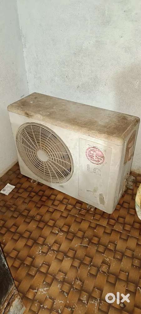 Ac bechna hai