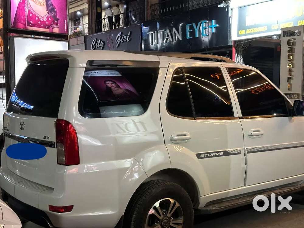 Tata Safari Storme 2016