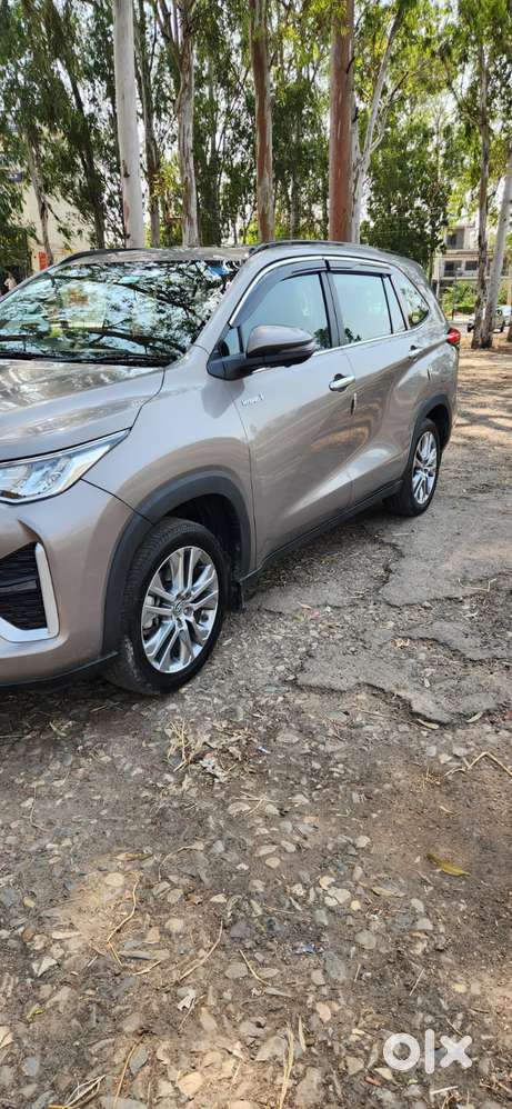 Toyota Innova Hycross 2.0 Vx (o) Hybrid 7 Str, 2024, Petrol