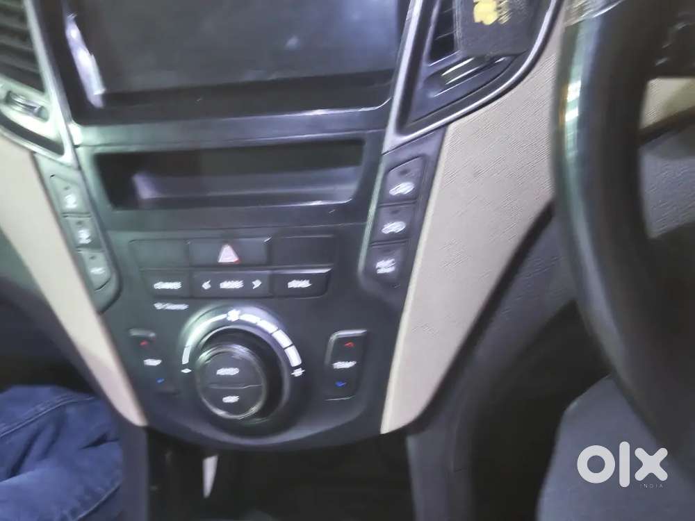 Hyundai Santa Fe 2015 Diesel 135000 Km Driven