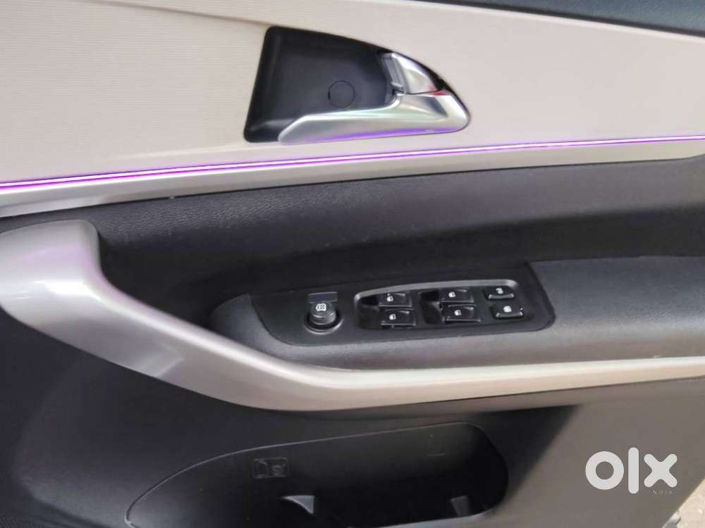 Mahindra Xuv700 2.2 Ax 3 Diesel At 5 Str, 2022, Diesel
