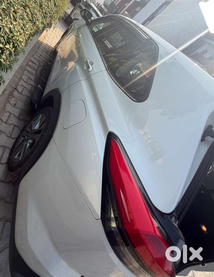 Toyota Innova Hycross 2.0 Zx Hybrid 7 Str, 2026, Petrol