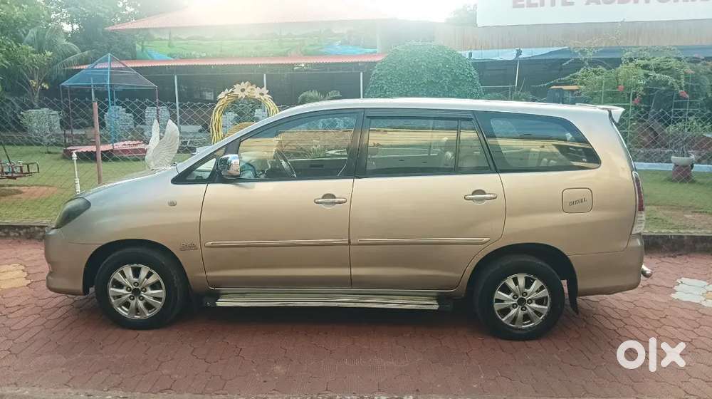 Toyota Innova 2.5 V Diesel 2011 Car For Sale