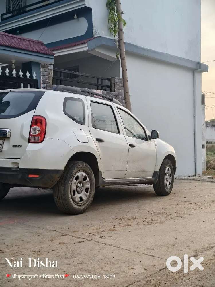 रेनॉल्ट डस्टरगाड़ी गुड कंडीशन सर्विसिंग है गाड़ी में ₹1 का काम नहीं है