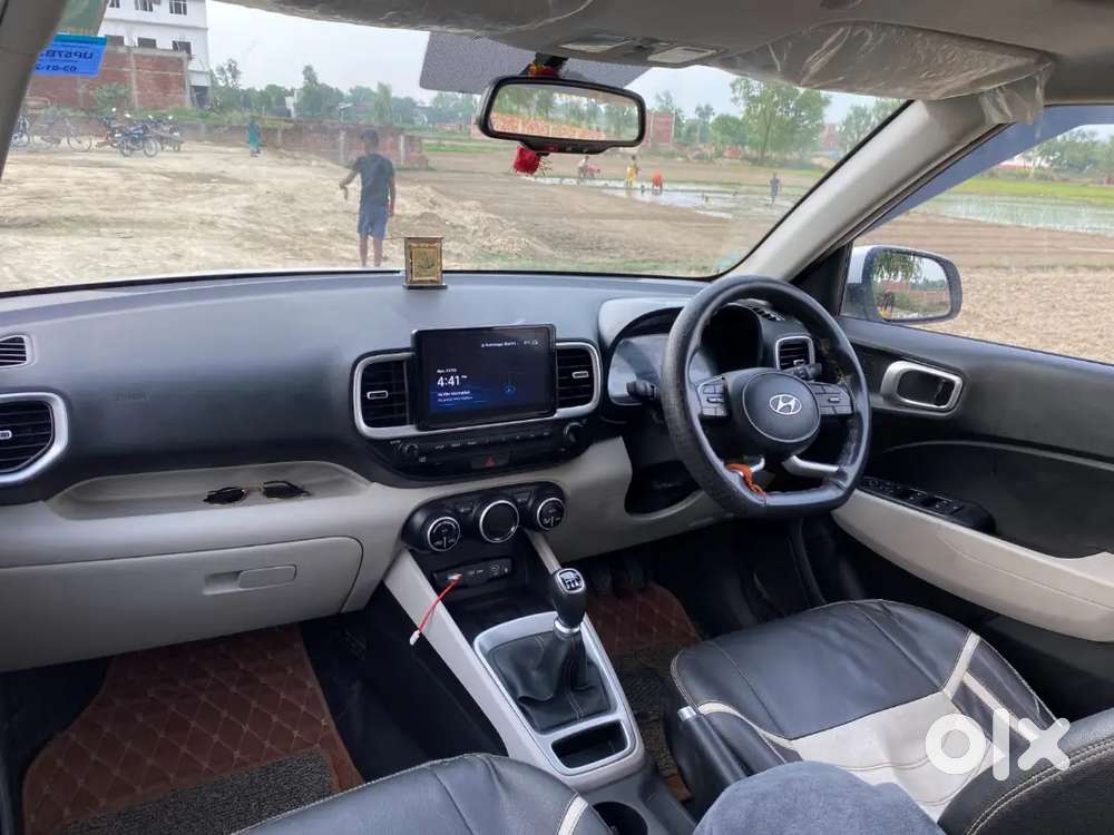 Hyundai Venue 2023 Petrol 47000 Km Driven