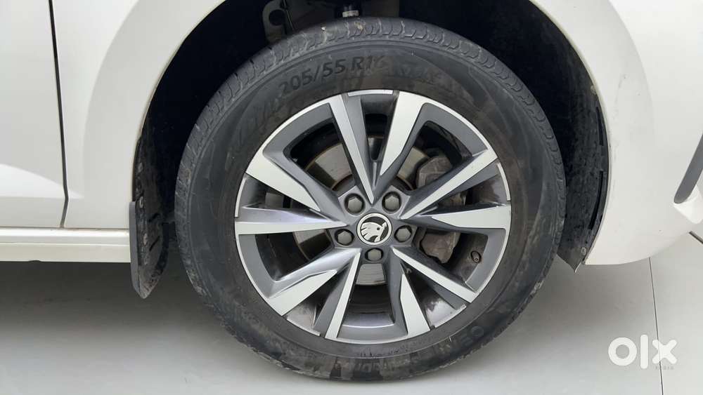 Skoda Slavia Style 1.0l Tsi At, 2022, Petrol