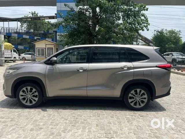 Toyota Innova Hycross 2.0 Zx (o) Hybrid 7 Str, 2024, Petrol