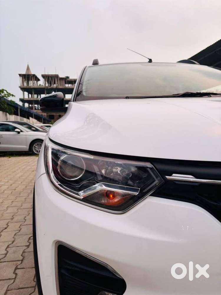 Renault Triber Rxz, 2023, Petrol
