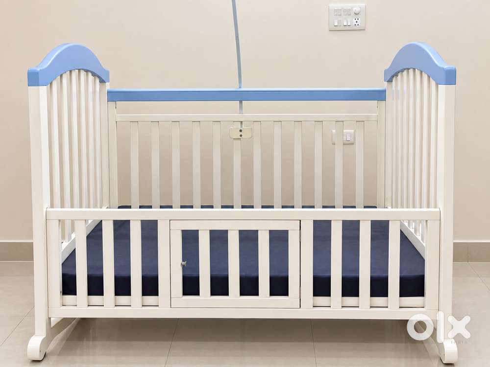 Baby cot wooden