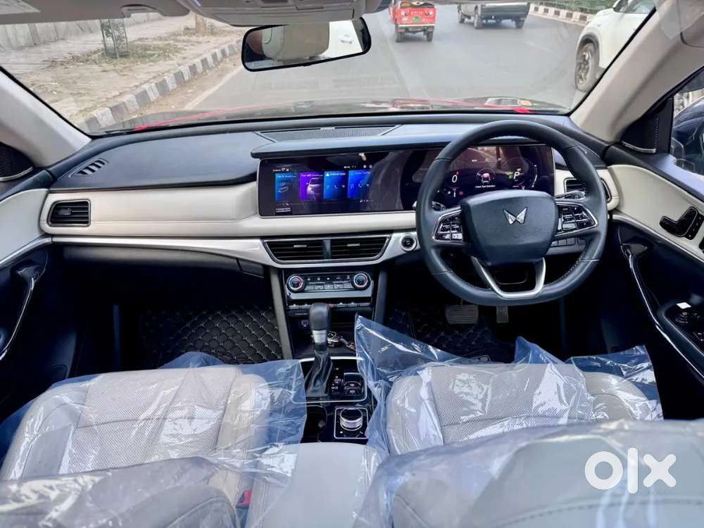 Mahindra Xuv700 2024 Variant Petrol Auto