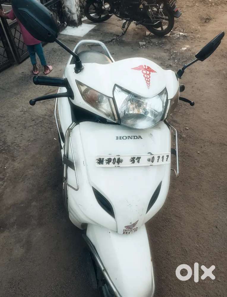 Honda Activa (110 cc) in white colour Scooters 1824813108