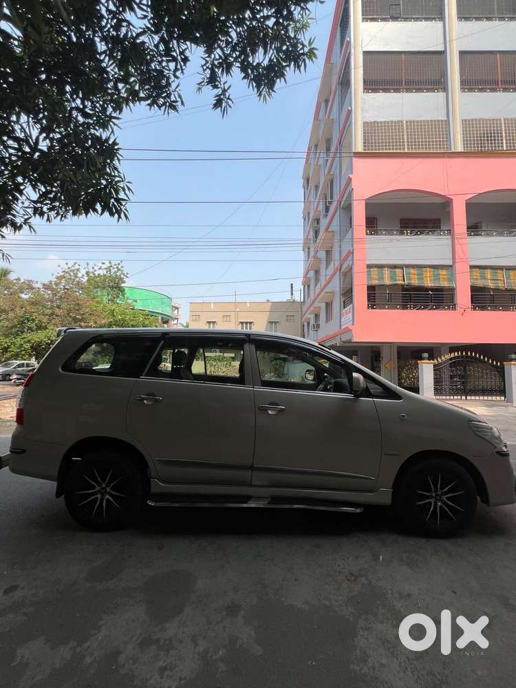 Toyota Innova 2.5 G (diesel) 8 Seater Bs Iv, 2016, Diesel
