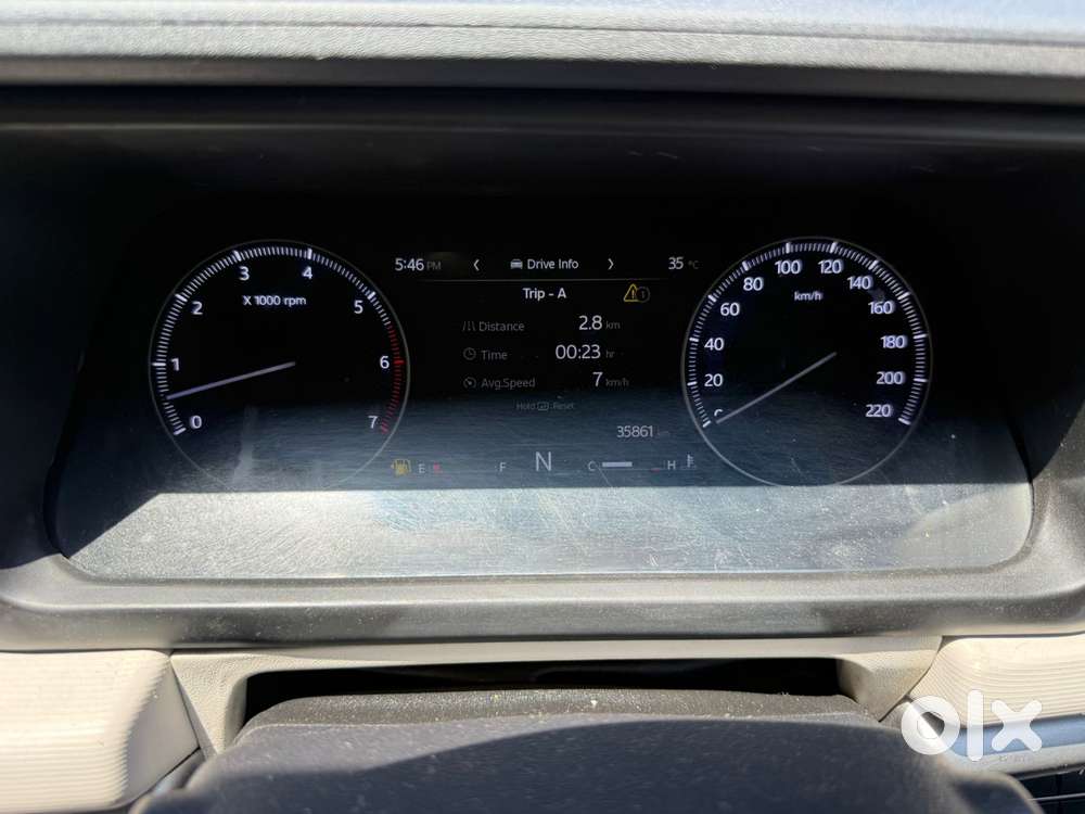 Mahindra Xuv700 Mx Petrol Mt 5 Str (e), 2022, Petrol