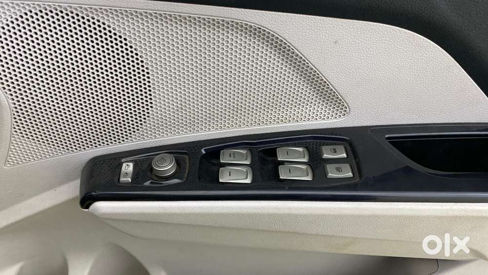 Mahindra Xuv300 W8, 2021, Petrol