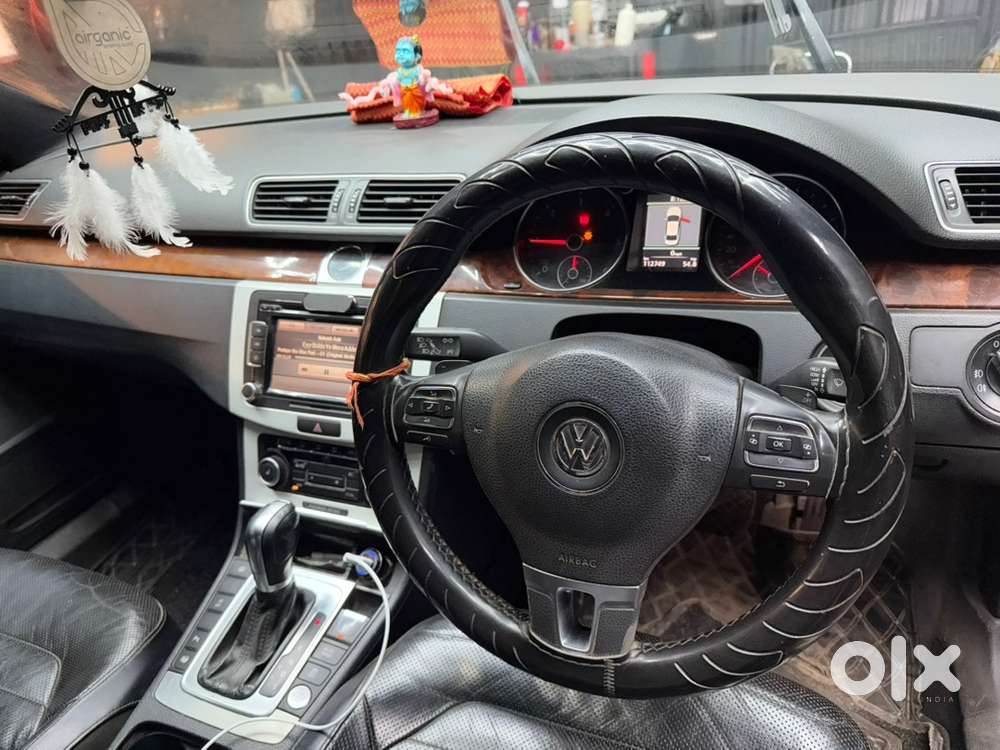 Volkswagen Passat 2011 Km Driven