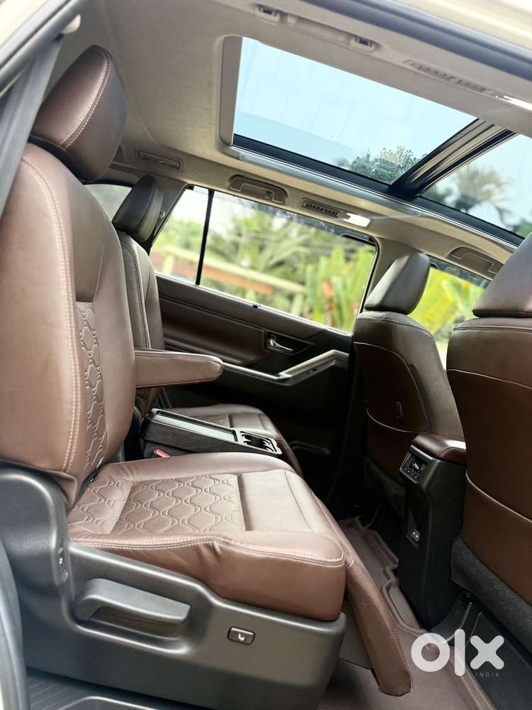 Toyota Innova Hycross 2.0 Zx (o) Hybrid 7 Str, 2023, Petrol